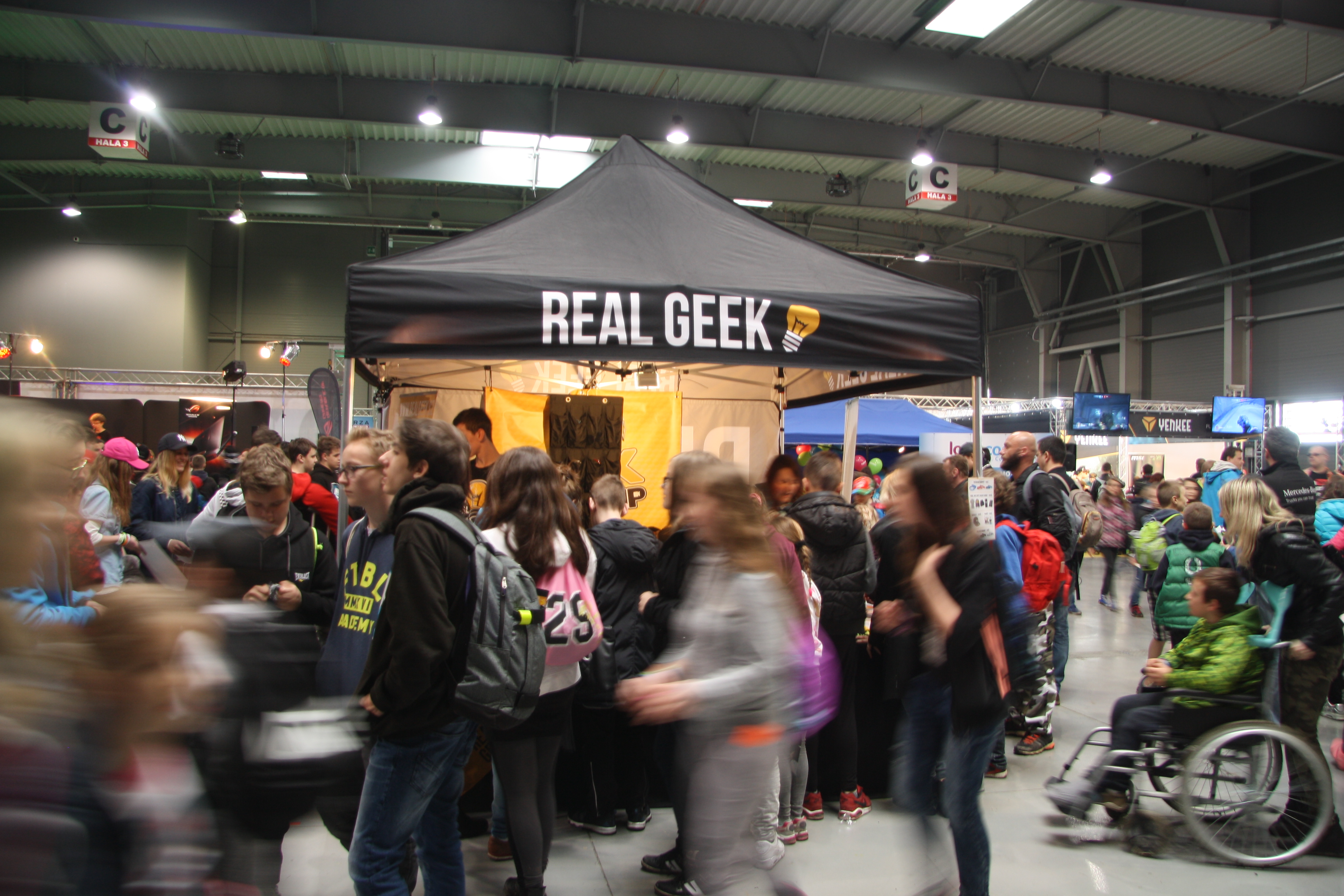 RealGeek.cz, the largest shop for Youtubers and Streamers