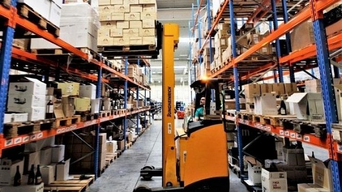 How to handle e-shop logistics? Own warehouse or outsourcing?